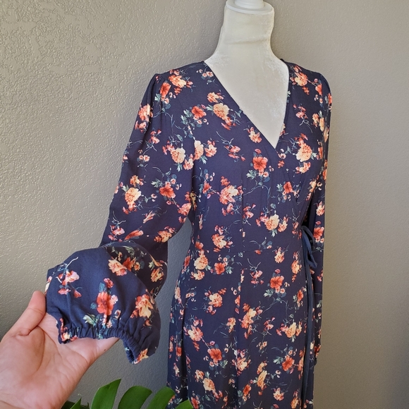 Hem & Thread, size M, Navy blue floral - Picture 3 of 4